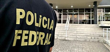 PF apreende dinheiro e arma em investiga&ccedil;&atilde;o sobre compra de votos
