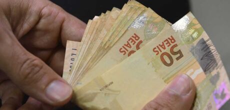 Sal&aacute;rio m&iacute;nimo sobe R$ 106 e vai impactar sal&aacute;rios a partir de fevereiro do ano que vem