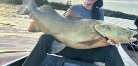 Pescadora amadora fisga ja&uacute; de 1,3 metro pela segunda vez em MS