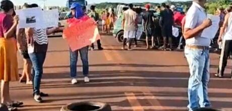 Ap&oacute;s morte de crian&ccedil;a, manifestantes
ocupam BR-163 pedindo por melhorias