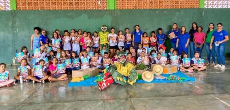 Alunos da rede municipal de Rio Verde de MT recebem livros para educa&ccedil;&atilde;o socioemocional