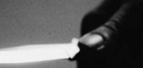 Homem &eacute; hospitalizado com faca cravada no pesco&ccedil;o em MS