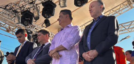 Noite na C&acirc;mara Municipal homenageia coxinenses, e desfile pelos 127 anos de Coxim lota o centro