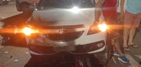 Acidente grave entre carro e moto &eacute; registrado na noite de ontem (14) em Coxim