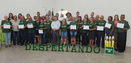 Vereadora Lucia da AAVC participa em Coxim da formatura do programa de alfabetiza&ccedil;&atilde;o Despertando