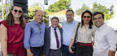Prefeito de S&atilde;o Gabriel prestigia anivers&aacute;rio de Coxim e garante recursos para projeto social