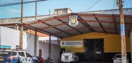 Quatro pessoas s&atilde;o presas por arremessar drogas e celulares na Penitenci&aacute;ria da M&aacute;xima
