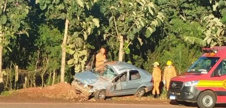 Homem morre em acidente de tr&acirc;nsito em Ponta Por&atilde; ap&oacute;s ser arremessado de carro
