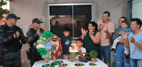 Jo&atilde;o Guilherme comemora 6 anos com festa tem&aacute;tica e visita especial da Pol&iacute;cia Militar em Coxim
