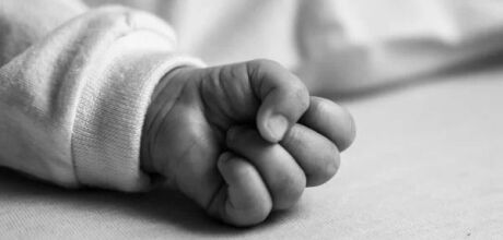 Laudo confirma que beb&ecirc; foi estuprada pelo pai antes de morrer em Camapu&atilde;
