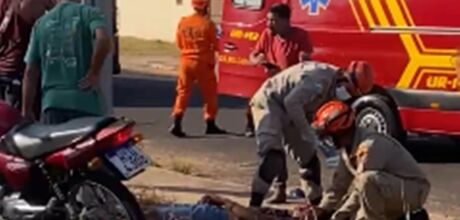 Colis&atilde;o entre moto e carro deixa motociclista ferido no Mendes Mour&atilde;o, em Coxim
