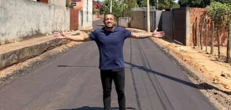 Vereador Marcinho Souza comemora pavimenta&ccedil;&atilde;o da Rua 23 de Dezembro