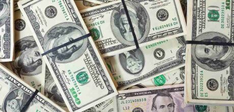 D&oacute;lar cai e fecha abaixo de R$ 5,40 com indicadores dos EUA
