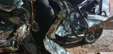 Duas crian&ccedil;as ficam feridas ap&oacute;s acidente entre carro e carreta na MS-306