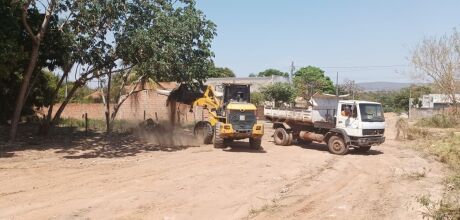 Prefeitura de Coxim intensifica limpeza de terrenos
