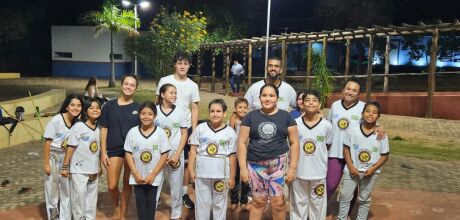           Capoeira em Coxim encanta jovem italiano em interc&acirc;mbio cultural