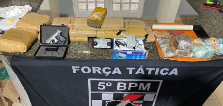Pol&iacute;cia Militar apreende mais de 12 kg de drogas e arma de fogo durante opera&ccedil;&atilde;o em Coxim
