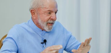 Lula sanciona lei que aumenta a pena para quem d&aacute; ou vende bebida a menores de idade