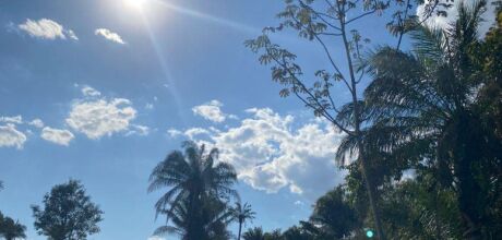 Domingo come&ccedil;a quente e termina com chance de chuva em Coxim