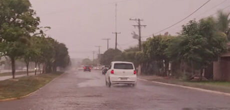 Chuva acumula 57 mm em pouco mais de uma hora em S&atilde;o Gabriel do Oeste
