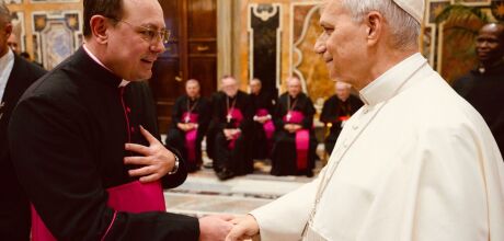 Ex-padre da Catedral de Coxim &eacute; recebido pelo Papa no Vaticano: Micael Carlos vive momento hist&oacute;rico
