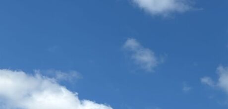 Sol forte, calor intenso e alerta de tempestade marcam a segunda-feira em Coxim