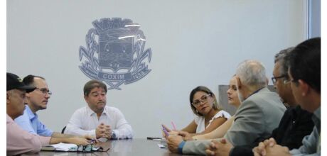 Prefeito de Coxim discute novos investimentos federais em sa&uacute;de e amplia parceria com os Correios