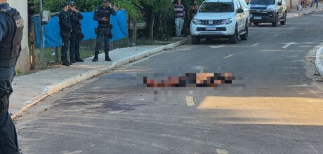 Homem &eacute; encontrado morto no meio da rua em Coxim