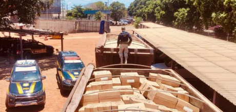 Pol&iacute;cia apreende 300 mil ma&ccedil;os de cigarros em caminh&atilde;o na BR-163
