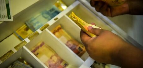 Segunda parcela do 13&ordm; sal&aacute;rio deve ser paga at&eacute; o dia 19
