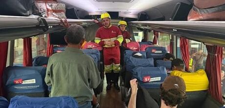 A&ccedil;&atilde;o orienta passageiros sobre uso do cinto de seguran&ccedil;a em &ocirc;nibus durante fim de ano na BR-163 