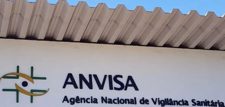Anvisa pro&iacute;be cosm&eacute;ticos de duas empresas por falta de registro e irregularidades
