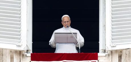 Papa pede paz entre na&ccedil;&otilde;es "ensanguentadas por conflitos e mis&eacute;ria"
