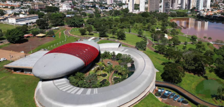 Maior aqu&aacute;rio de &aacute;gua doce do mundo atrai turistas de diferentes regi&otilde;es do Brasil
