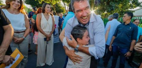 Riedel re&uacute;ne apoio dos 79 prefeitos de MS e lidera pesquisas, mas possivel segundo turno