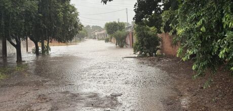Ap&oacute;s chuvas intensas da semana, trabalhos de recupera&ccedil;&atilde;o continuam no final de semana em Coxim