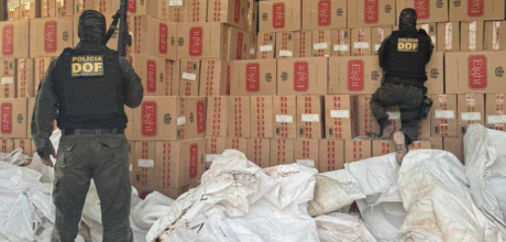 DOF desarticula dep&oacute;sito e apreende mais de 100 mil pacotes de cigarros em galp&atilde;o na fronteira
