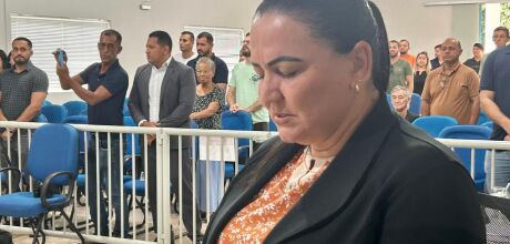 Sess&atilde;o de 8 horas, marcada por ataques e tens&atilde;o extrema, termina com vit&oacute;ria apertada de Lourdes