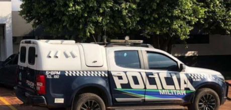 Homem &eacute; detido ap&oacute;s ser acusado de enforcar e agredir ex-companheira com capacete em Rio Verde
