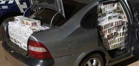 Persegui&ccedil;&atilde;o termina com um preso e carro apreendido com cigarros contrabandeados
