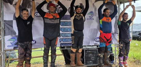 Pilotos de S&atilde;o Gabriel do Oeste sobem ao p&oacute;dio na abertura do Estadual de Motocross em Cassil&acirc;ndia
