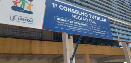 Crian&ccedil;a de 4 anos &eacute; encontrada sozinha &agrave; noite em bairro de Campo Grande 