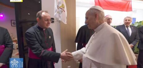 Padre Micael se encontra com o Papa Le&atilde;o no Principado de M&ocirc;naco e emociona fi&eacute;is de Coxim