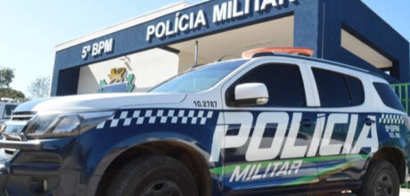 Pol&iacute;cia Militar prende jovem por descumprimento de medida protetiva em Coxim