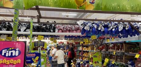 Correria de &uacute;ltima hora: com&eacute;rcio lotado em Coxim na v&eacute;spera da P&aacute;scoa