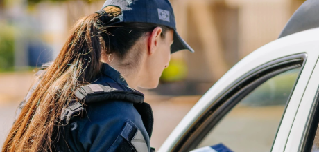 Blitz da PM orienta popula&ccedil;&atilde;o sobre prote&ccedil;&atilde;o de crian&ccedil;as em S&atilde;o Gabriel do Oeste

