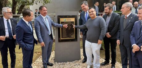 Assembleia de MS inaugura nova estrutura e homenageia trajet&oacute;ria pol&iacute;tica do Estado