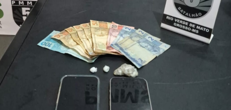 Pol&iacute;cia Militar prende dupla por tr&aacute;fico de drogas em Rio Verde de MT
