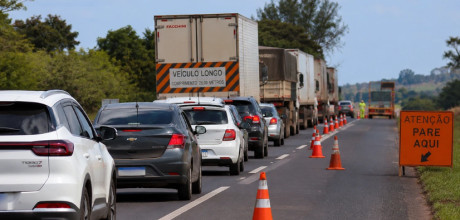 Como parar corretamente em um "pare e siga"? PRF explica medidas de seguran&ccedil;a
