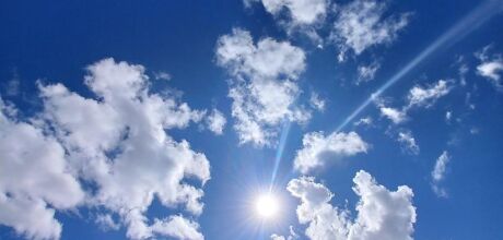 Coxim ter&aacute; s&aacute;bado de sol forte, calor e tempo firme neste 2 de maio